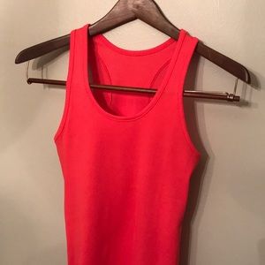 🔥Under Armour Women's Athletic Top!🔥
